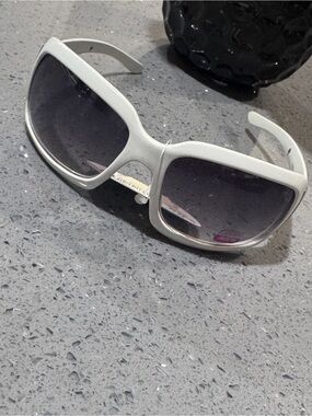 White Women's Sunglasses - Classic UV Protection